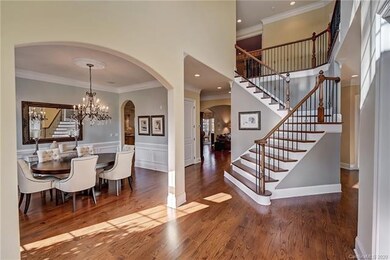2-story Foyer. Gleaming hardwood floors! Handsome 