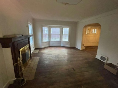 16 Devonshire Rd, Pleasant Ridge, MI 48069 - photo 3