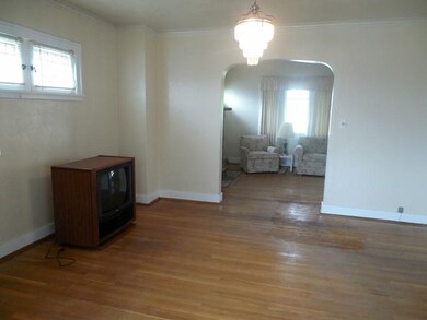 Dining Room. Radiating vitality also is the formal