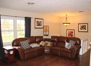 942 Hickory Dr, Marysville, OH 43040 - photo 4