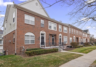14531 Vauxhall Dr unit 92, Sterling Heights, MI 48313 - photo 2