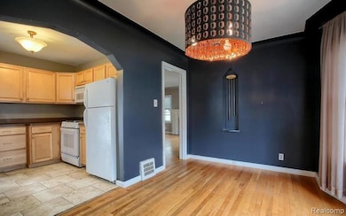 348 E Maplehurst St, Ferndale, MI 48220 - photo 6