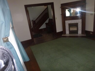Living Room/Natural Wood