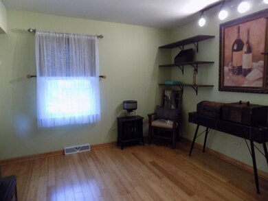 17535 Sycamore Ave, Country Club Hills, IL 60478 - photo 7