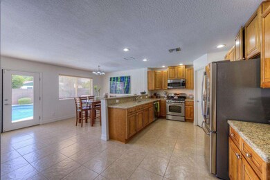 006_Kitchen and Casual Dining