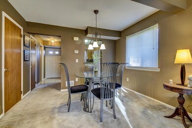 12 Colleen Ct Howell NJ 07731-large-010-
