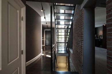 Entry from Raer to Front Door