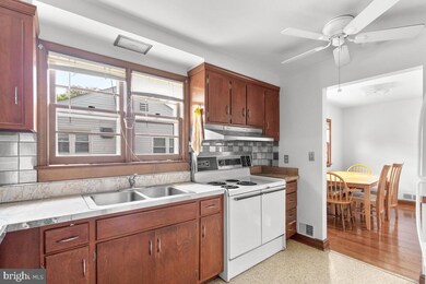 704 Hollywood Ave, Silver Spring, MD 20904 - photo 3