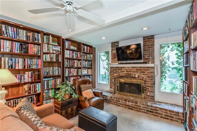 9035 Greenway Ln, Lenexa, KS 66215 - photo 4