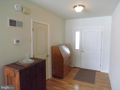 370 Wayburn St, Greencastle, PA 17225 - photo 2