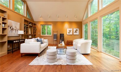 GAS FP, VAULTED CEILING