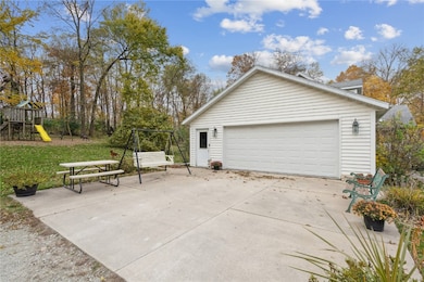 2886 Lynne Ln, Alburnett, IA 52202 - photo 4