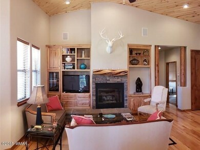 006_Living Room