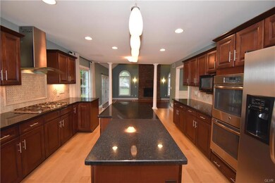 40 Clarendon Dr, Easton, PA 18040 - photo 3