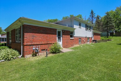 18201 Rockwell Ave, Homewood, IL 60430 - photo 5