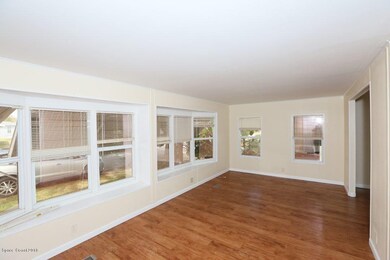 3 1017 Thrush Cir - Family Roomjpg