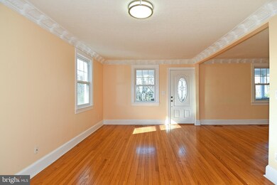7117 Harrison Ln, Alexandria, VA 22306 - photo 5