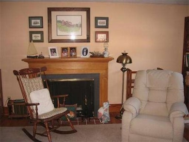 22 Cleveland Ave, Westfield, MA 01085 - photo 2