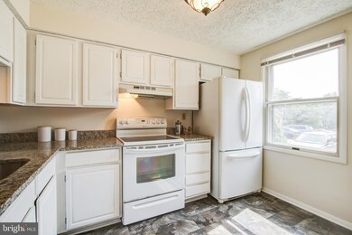 11722 Rosearbor Ct, Germantown, MD 20876 - photo 5