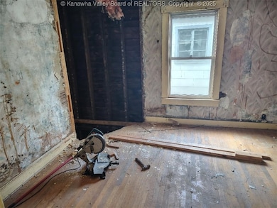 1424 3rd Ave, Charleston, WV 25387 - photo 2