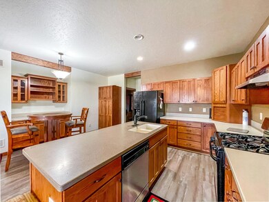 Kitchen 2416 27th Ave West<|><|>