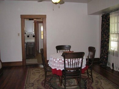 Just look at the pretty wood floors!
