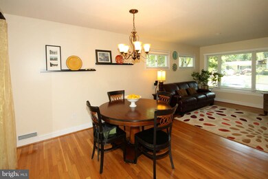 4208 San Juan Dr, Fairfax, VA 22030 - photo 5