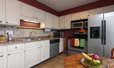 2801 Chateau Circle-9