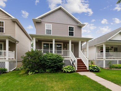 908 8th St SE, Cedar Rapids, IA 52401 - photo 2