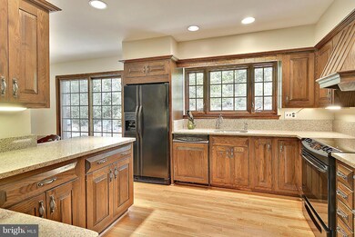 2331 Barbour Rd, Falls Church, VA 22043 - photo 4