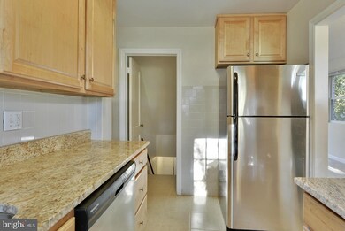 5639 Fenwick Dr, Alexandria, VA 22303 - photo 7