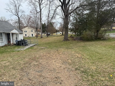 7923 Maplewood Dr, Manassas, VA 20111 - photo 2