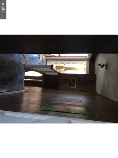 911 Lawrence Ave, Darby, PA 19023 - photo 4