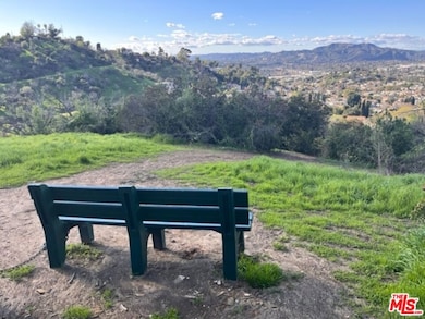 516 Rustic Dr, Los Angeles, CA 90065 - photo 4