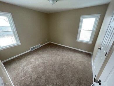 5537 Thomas St, Maple Heights, OH 44137 - photo 6