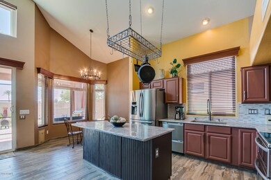 KITCHEN ISLAND W/SEATING