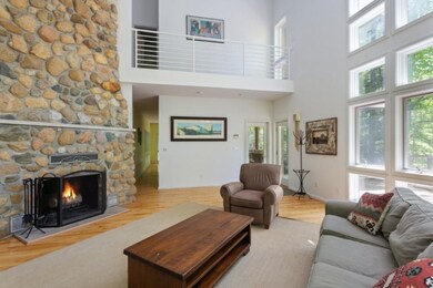 06_19439Jeffery_10002_LivingRoom_LowRes