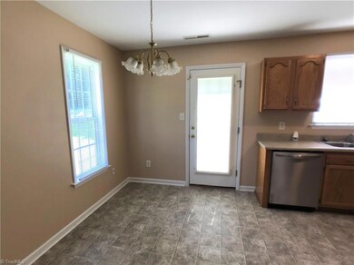 Nice sunny eat in kitchen area,