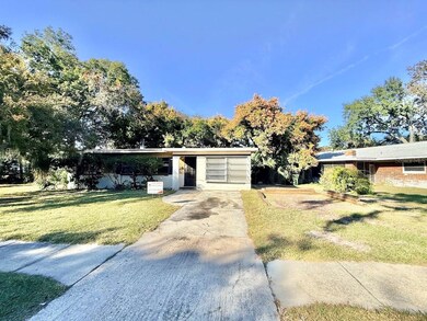 908 Griffin Rd, Leesburg, FL 34748 - photo 3