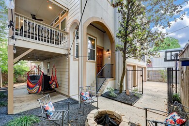 Several outdoor options in this end unit!