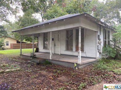 922 E Humphreys St, Seguin, TX 78155 - photo 3