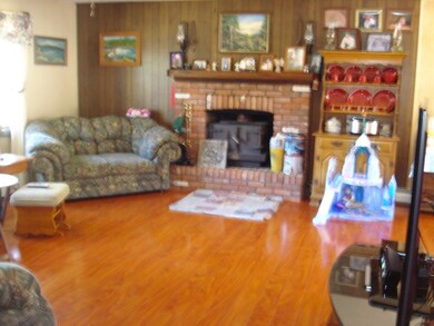 11 Coral Ave, Charlestown, NH 03603 - photo 4