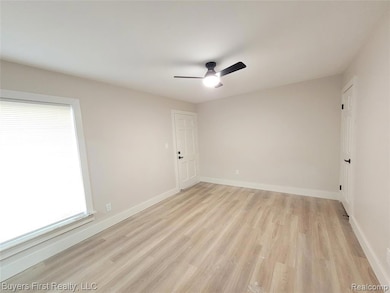 22772 Brittany Ave, Eastpointe, MI 48021 - photo 4