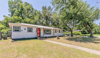 611 Graham St, Cleburne, TX 76033 - photo 2