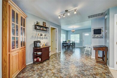 Fabulous Open Floorplan! Large entryway open to th