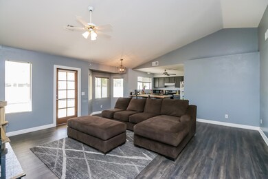 004-photo-living-room-9077785