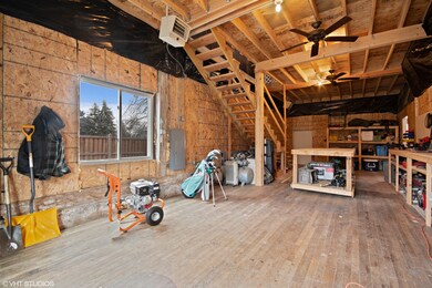 28W015 Country View Dr, Naperville, IL 60564 - photo 2