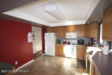 Kitchen/Eat-In Area
