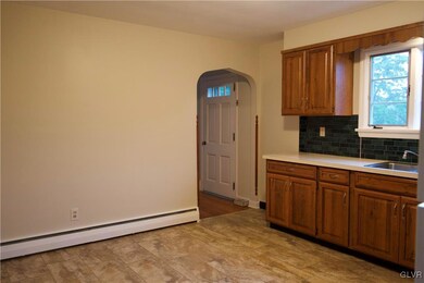 2868 Reading Rd, Allentown, PA 18103 - photo 2