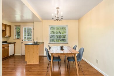 1084 W Sells_013